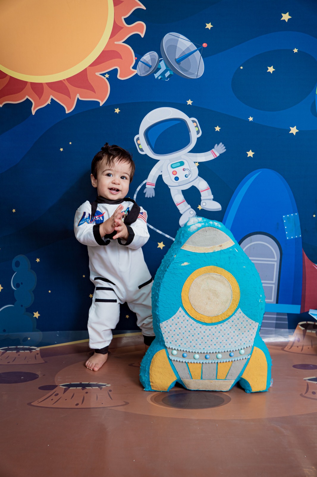 Marvin astronauta com foguete azul