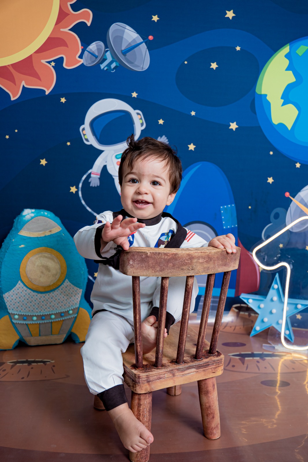 Marvin com a cadeira